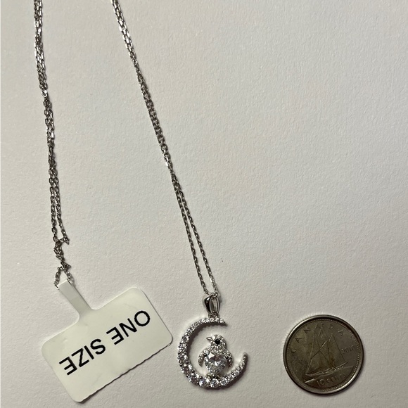 BNWT Charmed Aroma Penguin Moon Necklace - Picture 2 of 2